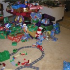 060101-2ndChristmas06-MoreToys