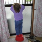 051113-RC-UsingStoolToSeeBurningRubbish1