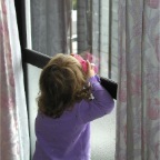 051113-RC-UsingStoolToSeeBurningRubbish2