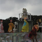 051029_Oita32-MrsNoahOnAPedastal