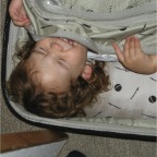 050918-LuggagePlay2-RC