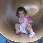 050709_TokyoDisney05-RCPlaysOnFort2