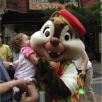 050709_TokyoDisney10-RCHugsChip1