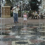 050709_TokyoDisney13-RCMelFountains1