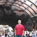 050709_TokyoDisney29-MickInTunnel