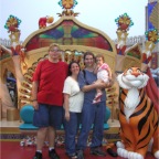 050709_TokyoDisney35-BlurryFamilyPortrait