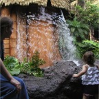 050710_TokyoDisney58-RCTTikiRoom1