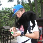 050623_NagasakiBioPark62-StuartWithLemur