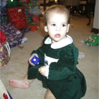 041225_RCPlayingWToys7