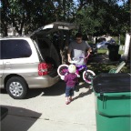 061029-RCBirthday02-RCT-GettingBikeOutOfTrunk2